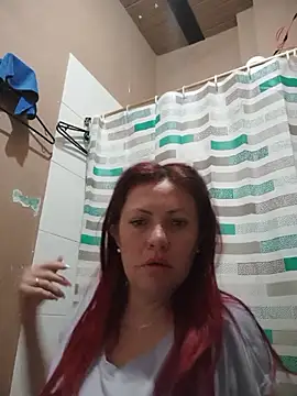 Snapshot of carolinhe26 chatting on 06/23/26, 10:57 carolinhe26 online show from 06/23/26, 10:57
