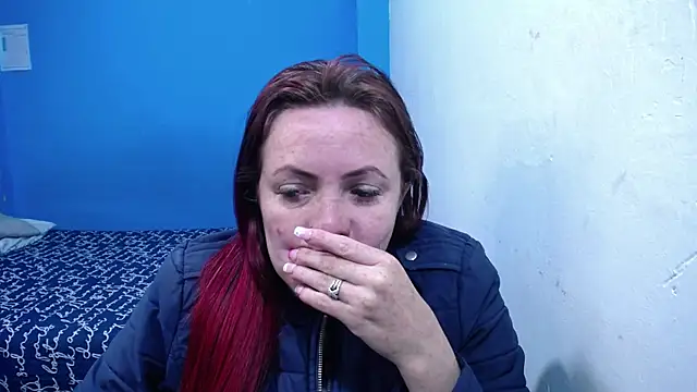 Snapshot of carolinhe26 chatting on 07/16/26, 09:43 carolinhe26 online show from 07/16/26, 09:43