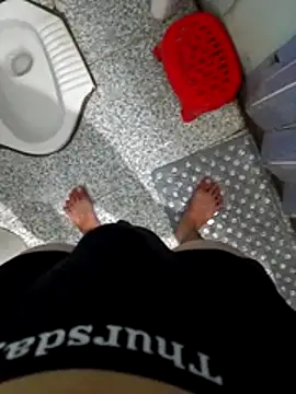 Snapshot of thichgaidambu chatting on 04/19/26, 03:55 thichgaidambu online show from 04/19/26, 03:55