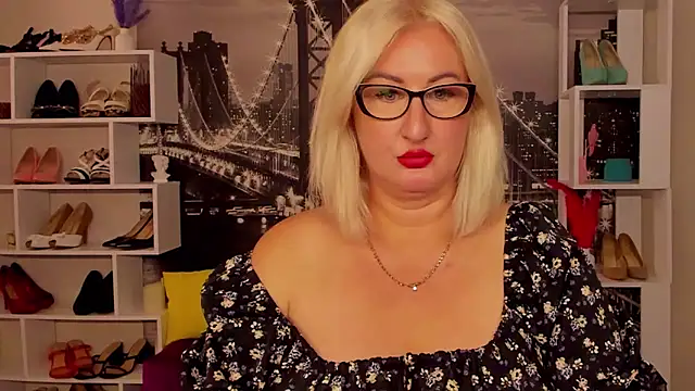 Snapshot of DianaFrances chatting on 05/30/26, 01:08 DianaFrances online show from 05/30/26, 01:08