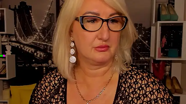 Snapshot of DianaFrances chatting on 05/31/26, 06:09 DianaFrances online show from 05/31/26, 06:09