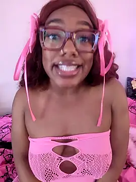 Snapshot of ChocolatCoveredStrawberry chatting on 04/10/26, 06:45 ChocolatCoveredStrawberry online show from 04/10/26, 06:45