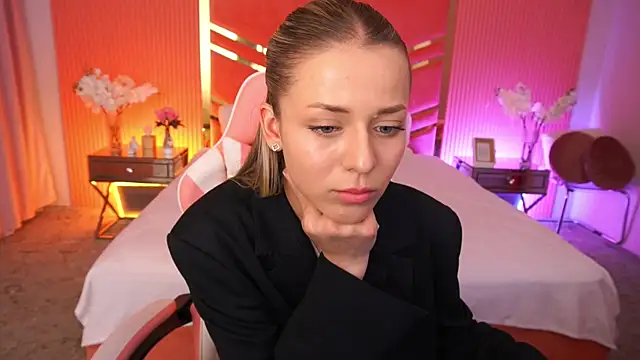 Snapshot of DoveLovee chatting on 05/18/26, 12:55 DoveLovee online show from 05/18/26, 12:55