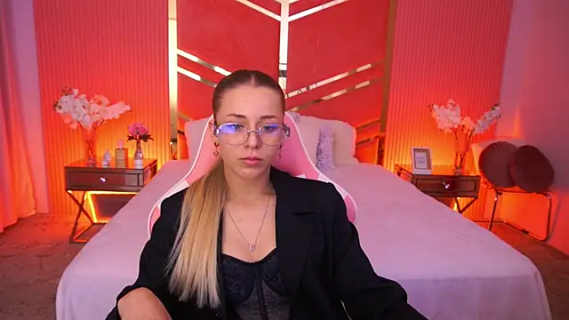 Snapshot of DoveLovee chatting on 05/19/26, 05:58 DoveLovee online show from 05/19/26, 05:58
