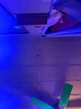 2hot2fun online show from 04/18/26, 07:34