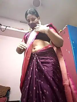 Snapshot of Tamilaunty35 chatting on 05/05/26, 04:48 Tamilaunty35 online show from 05/05/26, 04:48