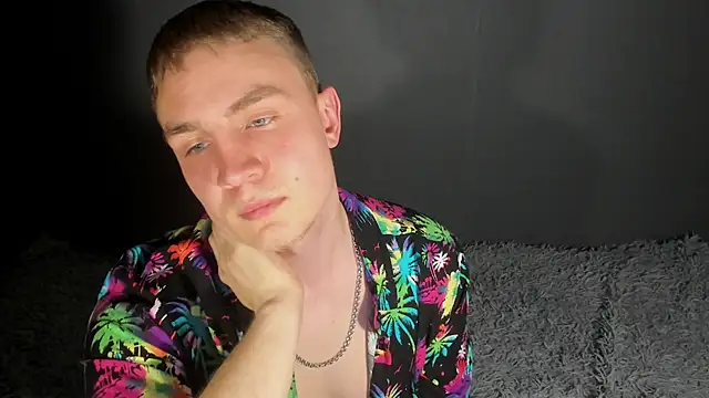 Snapshot of avrions chatting on 04/15/26, 11:28 avrions online show from 04/15/26, 11:28