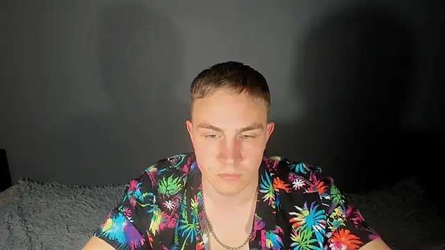 Snapshot of avrions chatting on 04/16/26, 12:17 avrions online show from 04/16/26, 12:17