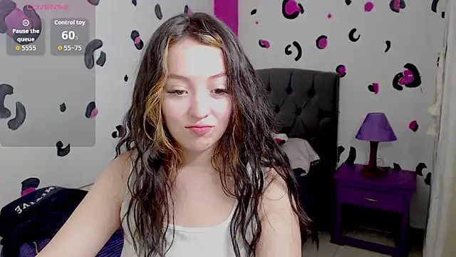 Snapshot of vero_doll12 chatting on 06/02/26, 01:24 vero doll12 online show from 06/02/26, 01:24