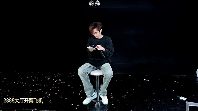 Snapshot of BB-520 chatting on 04/11/26, 07:02 BB-520 online show from 04/11/26, 07:02