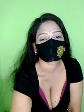 Snapshot of black-woman chatting on 04/19/26, 12:37 black-woman online show from 04/19/26, 12:37