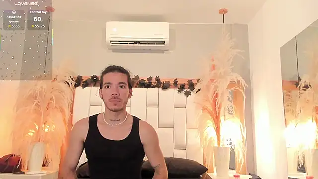 Snapshot of AngeloRoush chatting on 04/14/26, 04:51 AngeloRoush online show from 04/14/26, 04:51