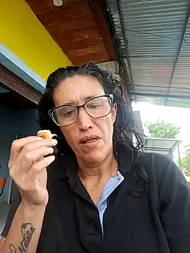 Snapshot of DulceM0609 chatting on 04/16/26, 05:25 DulceM0609 online show from 04/16/26, 05:25