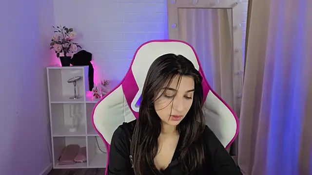 Snapshot of JasminAvily chatting on 04/19/26, 03:11 JasminAvily online show from 04/19/26, 03:11