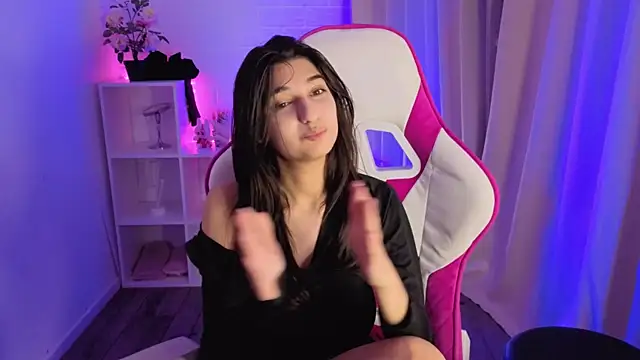 Snapshot of JasminAvily chatting on 04/19/26, 06:10 JasminAvily online show from 04/19/26, 06:10