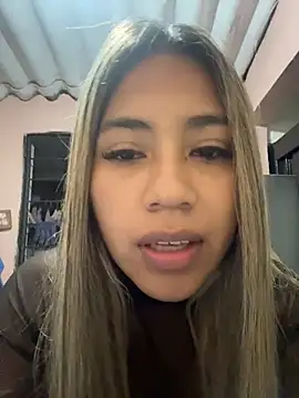 Snapshot of Kimmiebellarie chatting on 06/19/26, 02:05 Kimmiebellarie online show from 06/19/26, 02:05