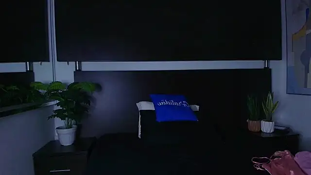 Snapshot of Scarlet__noir chatting on 04/16/26, 12:39 Scarlet noir online show from 04/16/26, 12:39