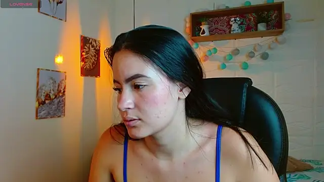 Snapshot of rosaleia_ chatting on 06/19/26, 03:22 rosaleia online show from 06/19/26, 03:22