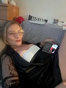 Snapshot of Blond_lady_czech chatting on 04/20/26, 04:21 Blond lady czech online show from 04/20/26, 04:21
