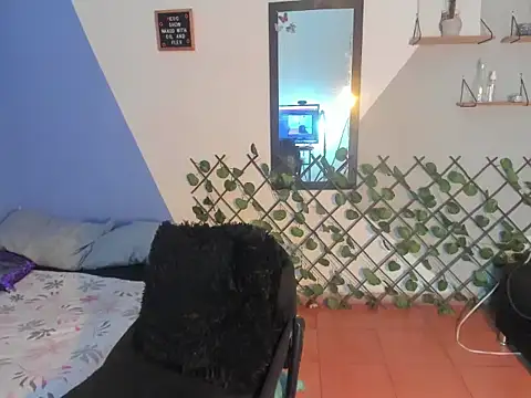 MilaValentine online show from 04/13/26, 07:52