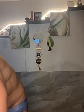 Emcapuchado Josee online show from 04/13/26, 10:04