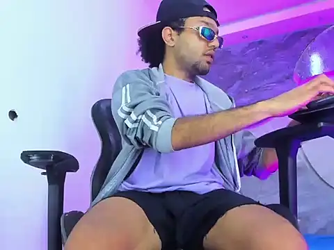 Snapshot of Josh_Hot_Sex chatting on 04/12/26, 12:21 Josh Hot Sex online show from 04/12/26, 12:21