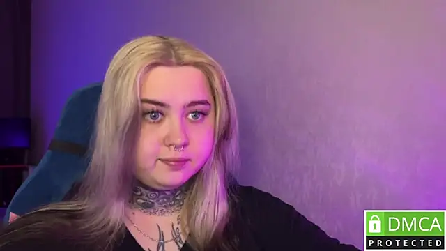 Snapshot of CuteUna chatting on 04/13/26, 12:10 CuteUna online show from 04/13/26, 12:10