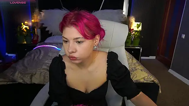 Snapshot of PinkyTrix chatting on 04/25/26, 12:41 PinkyTrix online show from 04/25/26, 12:41
