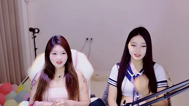 Snapshot of Xiongchumo1120 chatting on 04/14/26, 02:39 Xiongchumo1120 online show from 04/14/26, 02:39