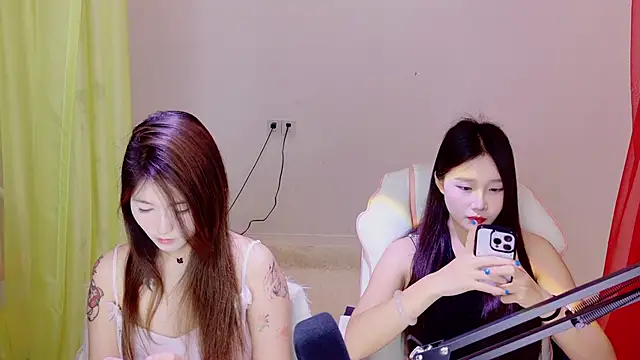 Snapshot of Xiongchumo1120 chatting on 04/26/26, 02:20 Xiongchumo1120 online show from 04/26/26, 02:20