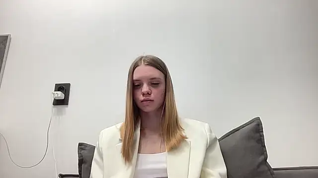 Moris 01  online show from 04/12/26, 04:23