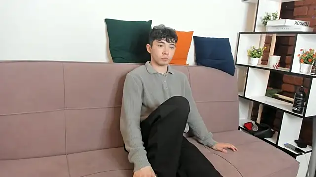 Snapshot of VelarMotion chatting on 04/13/26, 09:37 VelarMotion online show from 04/13/26, 09:37