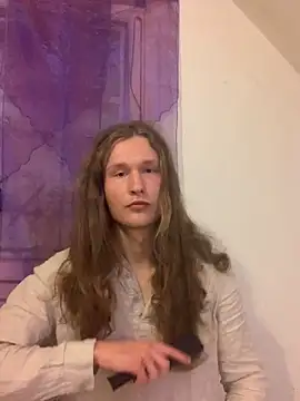 Snapshot of scvndi33 chatting on 04/12/26, 11:32 scvndi33 online show from 04/12/26, 11:32