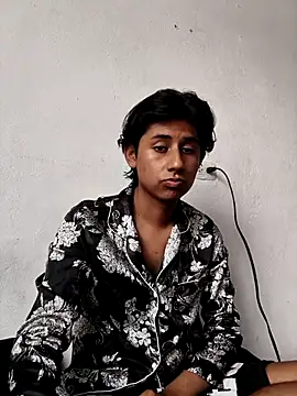 Snapshot of Ericahot3 chatting on 04/15/26, 06:37 Ericahot3 online show from 04/15/26, 06:37