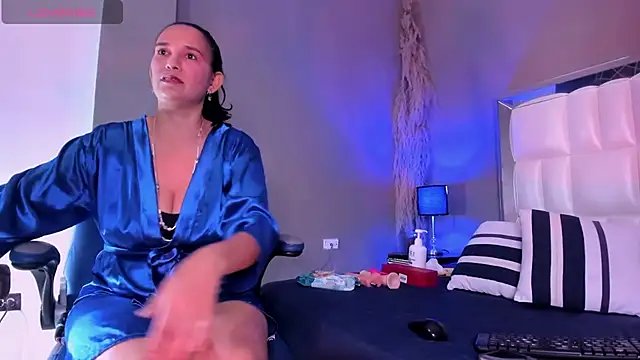 MILF AURORA online show from 06/05/26, 09:31