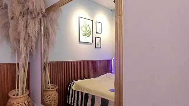 AMBERBENELLI online show from 04/16/26, 07:31