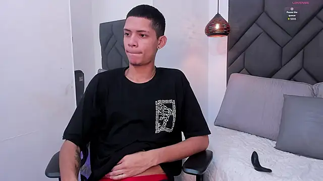 Snapshot of Axel_marcus chatting on 04/11/26, 10:36 Axel marcus online show from 04/11/26, 10:36