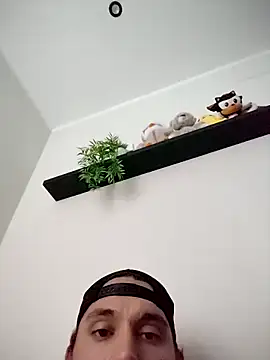 Snapshot of HugoEspada1 chatting on 04/21/26, 05:58 HugoEspada1 online show from 04/21/26, 05:58