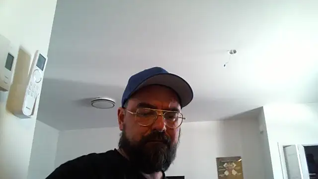 Snapshot of Danos47x chatting on 04/12/26, 04:23 Danos47x online show from 04/12/26, 04:23