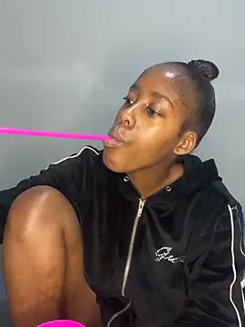 petite bee online show from 05/29/26, 03:32