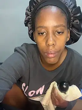 petite bee online show from 07/04/26, 02:29