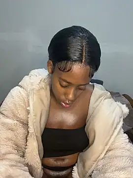 petite bee online show from 07/06/26, 02:19