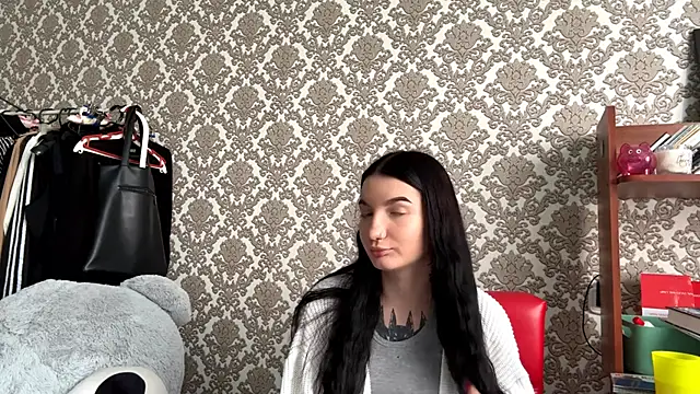 Snapshot of holoris chatting on 04/20/26, 11:24 holoris online show from 04/20/26, 11:24