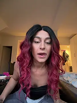 Snapshot of CurlyRouge chatting on 04/19/26, 06:10 CurlyRouge online show from 04/19/26, 06:10