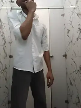 Snapshot of itsmemadhu2019 chatting on 05/27/26, 12:46 itsmemadhu2019 online show from 05/27/26, 12:46