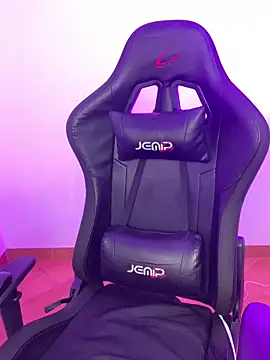 Snapshot of miss_carly chatting on 04/21/26, 06:01 miss carly online show from 04/21/26, 06:01