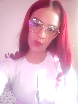 Snapshot of tinny_emiily chatting on 04/22/26, 01:34 tinny emiily online show from 04/22/26, 01:34