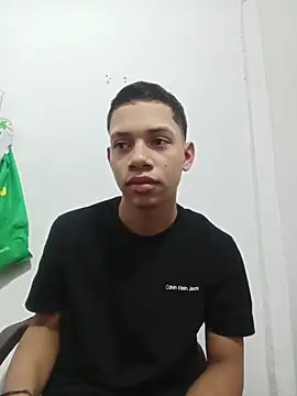 Snapshot of curious_straight_guy chatting on 04/14/26, 03:12 curious straight guy online show from 04/14/26, 03:12