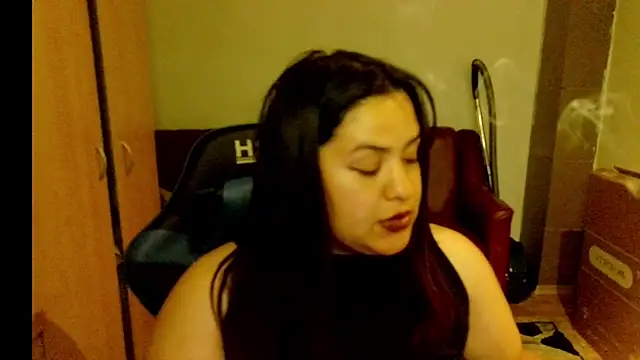 Snapshot of Karolina_j chatting on 04/22/26, 01:08 Karolina j online show from 04/22/26, 01:08