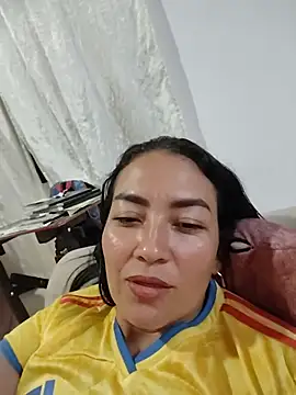 Snapshot of LuluDream chatting on 06/14/26, 02:24 LuluDream online show from 06/14/26, 02:24